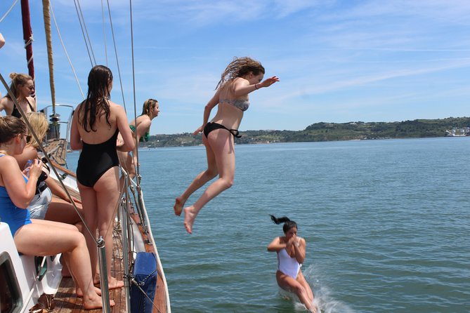 Hen Party in Lisbon on a vintage Sailboat - Why a vintage sailboat fits a Lisbon hen party