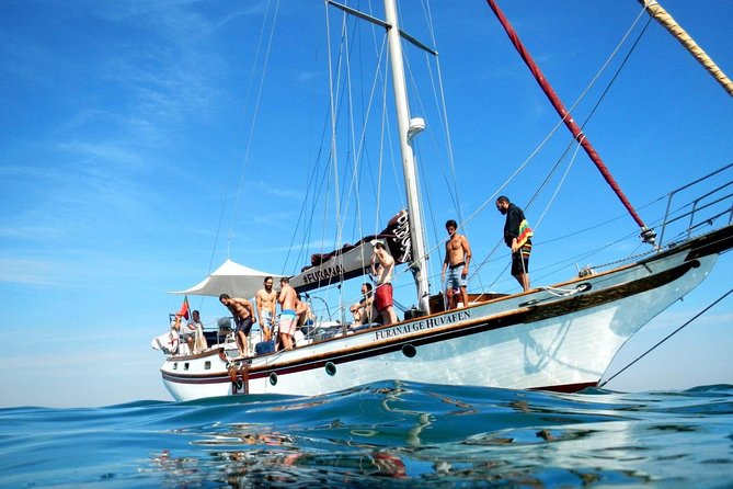 Hen Party in Lisbon on a vintage Sailboat - Who this Lisbon sailboat works best for