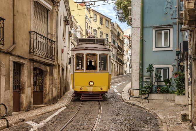 Highlights and Secrets of Lisbon Private Walking Tour - Getting Your Bearings with a Lisbon Private Guide (and a tight 3-hour plan)