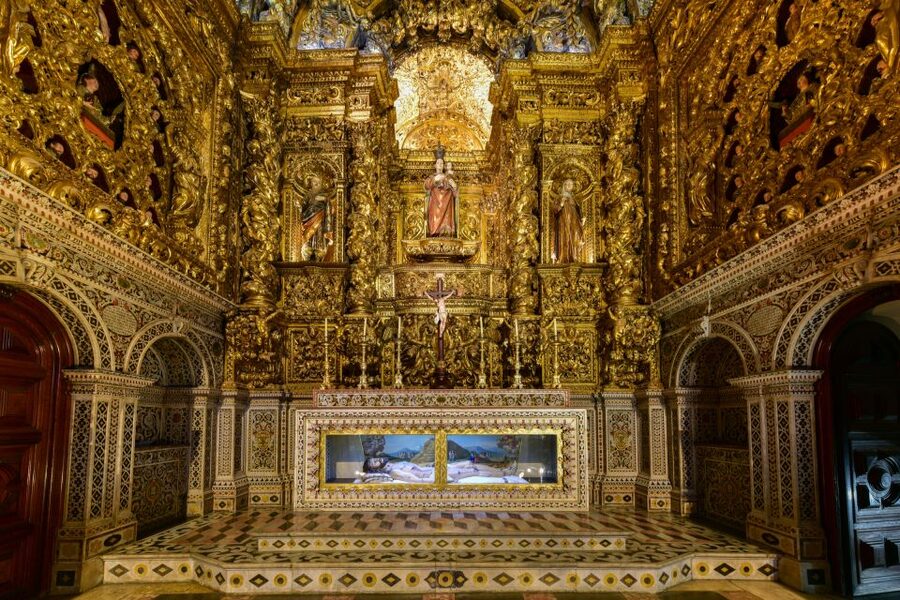 Highlights & Secrets of Lisbon Private Walking Tour - Lisbon Cathedral: where styles mix at street level