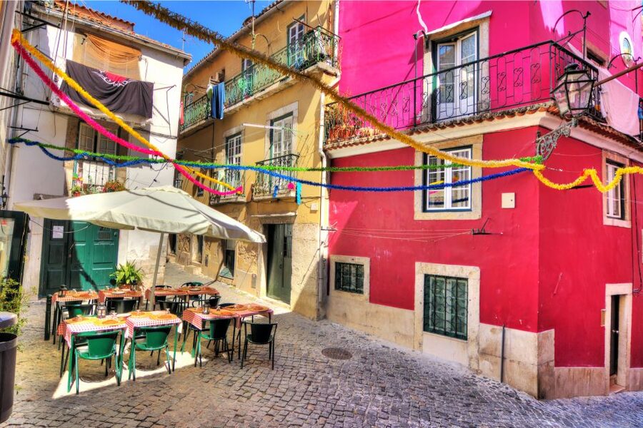 Highlights & Secrets of Lisbon Private Walking Tour - Manteigaria: the coffee and pastry stop that makes the walk work