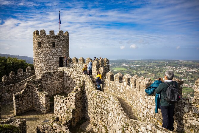 Hike in Sintra: Pena Palace, Moorish Castle, Quinta da Regaleira - Stop 1: Centro Histórico de Sintra and the “Get Your Bearings” Walk