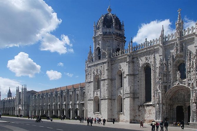 Historic Lisbon Tuk Tuk Tour - Tuk tuk shortcuts through Lisbon’s older lanes