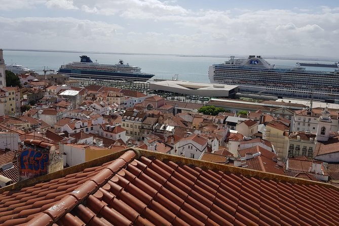 Historic Tuk Tour 1h30 - Alfama’s Old Streets: Walking the Oldest Neighborhood