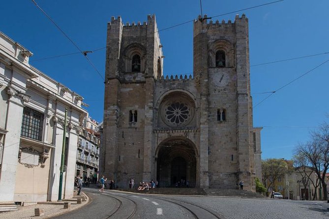 Historic Tuk Tour 1h30 - Portas do Sol and the Tagus: Miradouro Hopping That Actually Fits