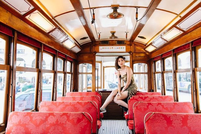 Holiday Photo Shoot with Lisbon Photographer - Price, group size, and when this makes the most sense