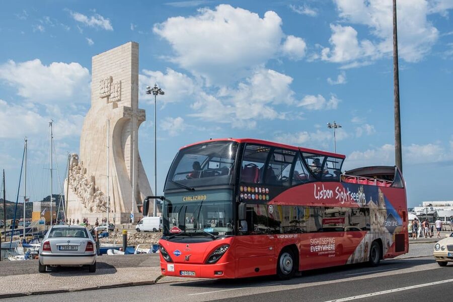 Hop on Hop Off Bus with Oceanario Ticket - Oceanarium day pass: your ticket to 8,000 sea creatures