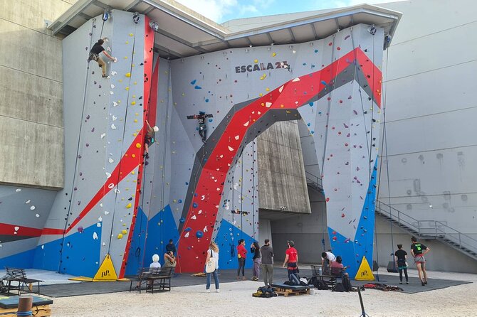 Introduction to Climbing in Pilar 7 Lisbon - Safety gear and all-day entrance: what the ticket includes