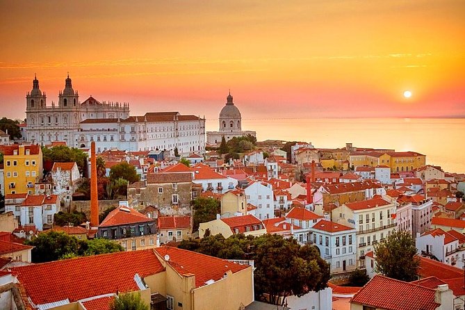 Jewish Lisbon Private Tours - Alfama: narrow streets of the oldest neighborhood