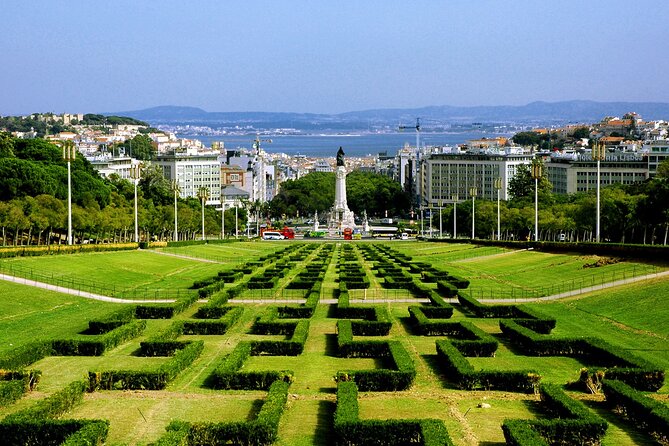 Lisboa: Old Town, New Town & Belem Small-Group Full Day Tour - Pink Street and Largo do Carmo: nightlife and political history in one sweep