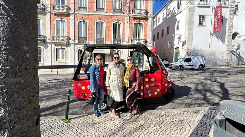 Lisboa: Tuk Tuk ride in Alfama & pick-up you at the hotel. - Languages and guide style: you’ll get the story, not just directions