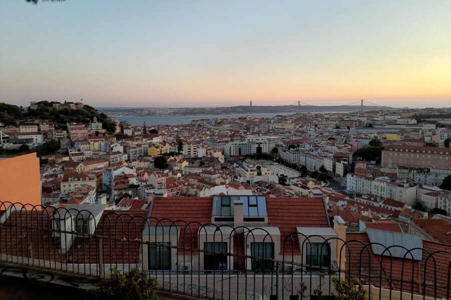 Lisbon: 1,5 Hours Historical Tuk Tour for Two Persons. - Alfama on foot and photo stops: where the stories match the streets