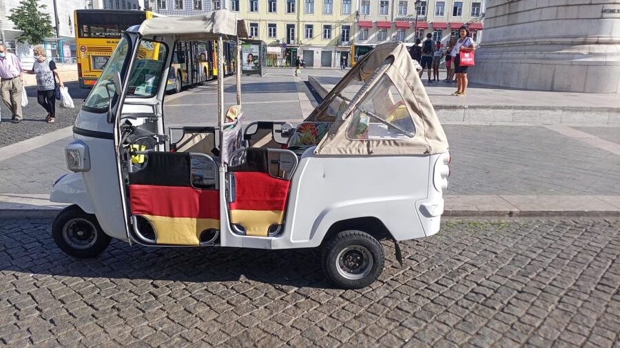 Lisbon: 1,5 Hours Historical Tuk Tour for Two Persons. - Who should book this Lisbon historical tuk tuk for two?