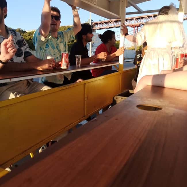 Lisbon: 1-Hour Beer, Sangria or Wine Bike Sightseeing Tour - Meeting the Bright Yellow Bike and Setting Expectations