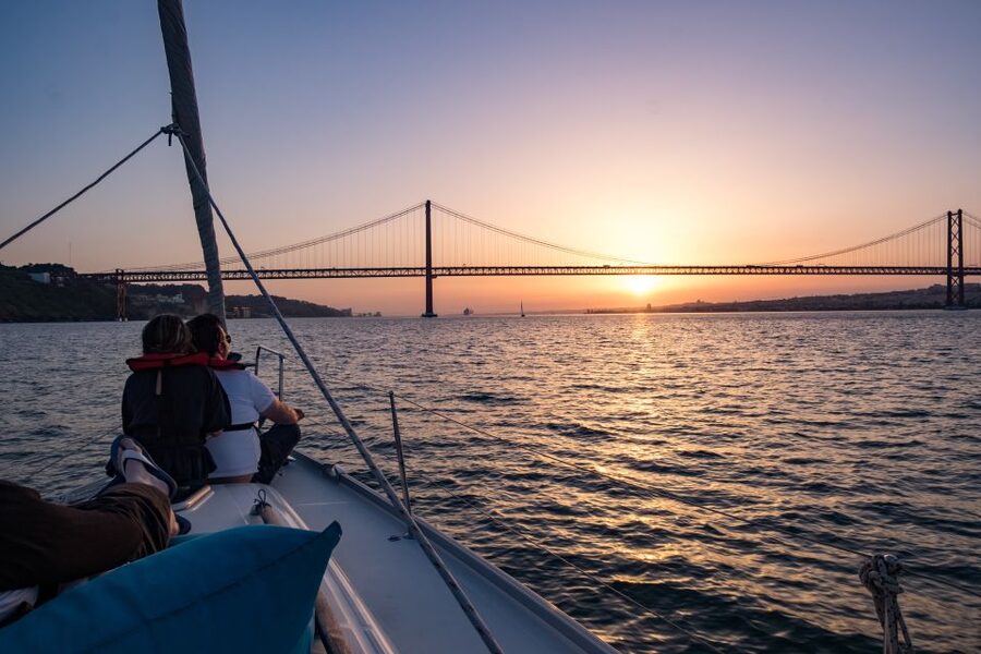 Lisbon: 1 or 2-Hour Cruise along the Tagus River - Sunset sailing: the light, the mood, and what to pack
