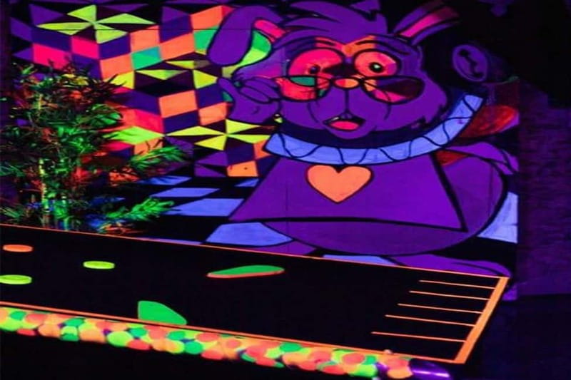 Lisbon: 18-Hole Indoor Minigolf Ticket with Bar Area - Key Things to Know Before You Play
