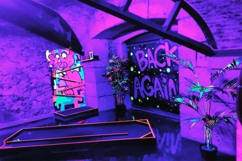 Lisbon: 18-Hole Indoor Minigolf Ticket with Bar Area - Two Courses, Two Moods: Natural Light Art + UV Neon Holes