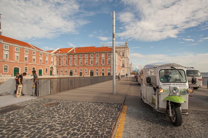 Lisbon 2 Hour from Lisbon City Center to Belém - Private - Alcântara and the 25th of April Bridge: river views with actual meaning