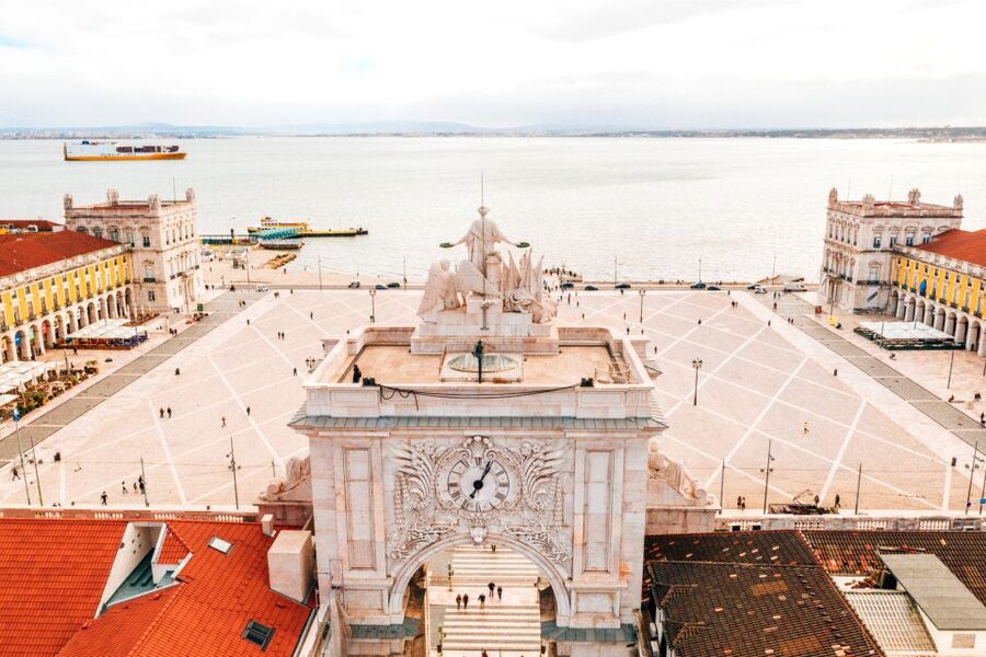 Lisbon: 2-Hour Private City Highlights Kickstart Tour - Rossio station to Rua das Portas de Santo Antão: spotting style like a local