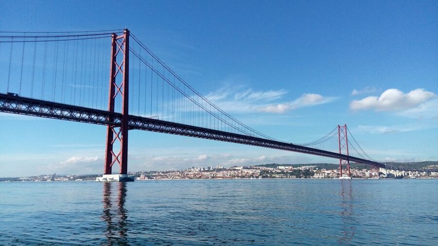 Lisbon: 2-Hour Sailing Yacht Cruise & Guided Tour w/2 drinks - São Jorge Castle’s silhouette vs. the modern Expo site