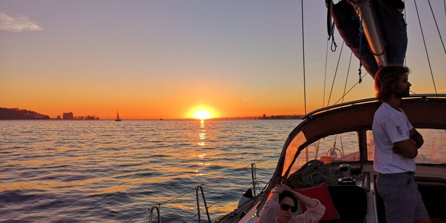 Lisbon: 2-Hour Sunset Sailing Tour on Luxury Sailing Yacht - São Jorge Castle Stop: Quick Orientation With Old Lisbon Views
