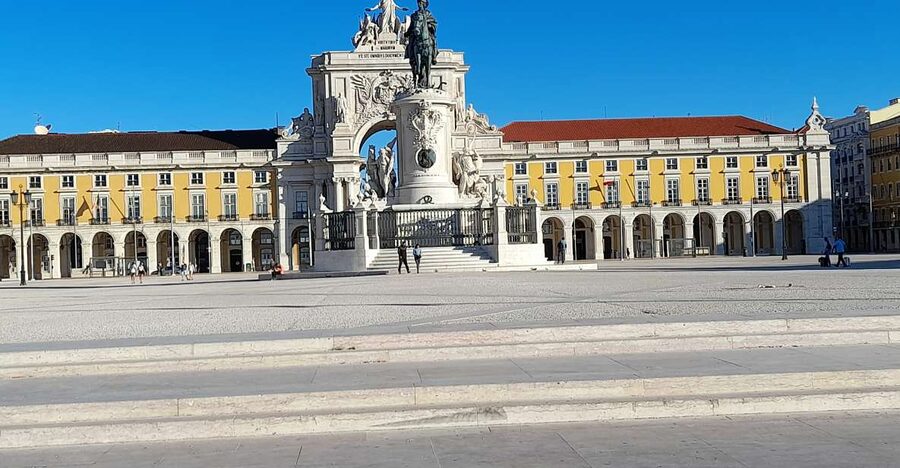Lisbon: 2 hours Private City Highlights Tuk-Tuk Tour for two - Getting oriented fast at Hard Rock Cafe