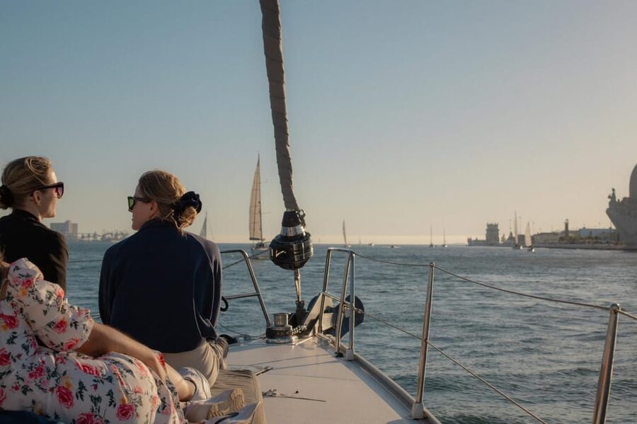 Lisbon 2 Hours Sailing Day Tour and Cruise With Drinks - Two Hours on the Tagus: What You Get for $47
