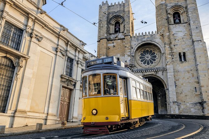 Lisbon 24 Hours Pass with Tram 28 Riding Ticket - Funiculars of Glória and Bica: Lisbon’s Incline Personality