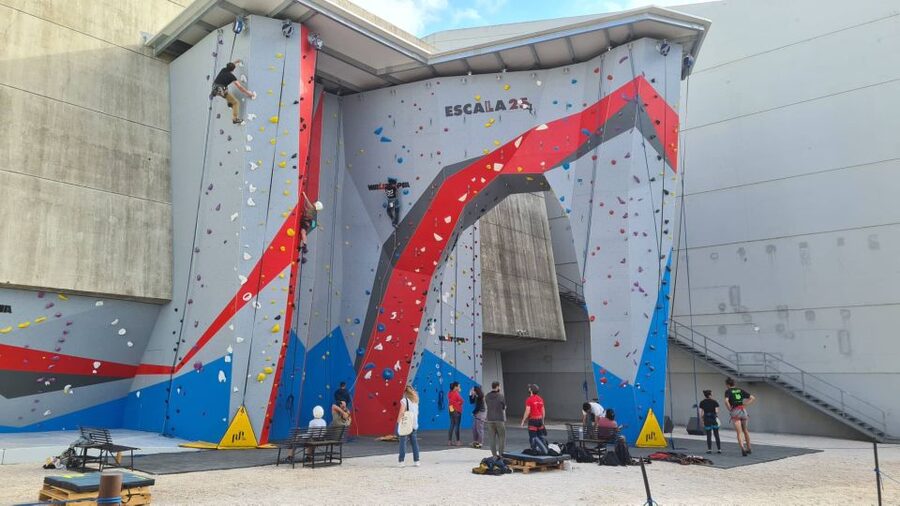 Lisbon: 25 de Abril Bridge Guided Climbing Experience - Why the Ponte 25 de Abril climbing setup feels special