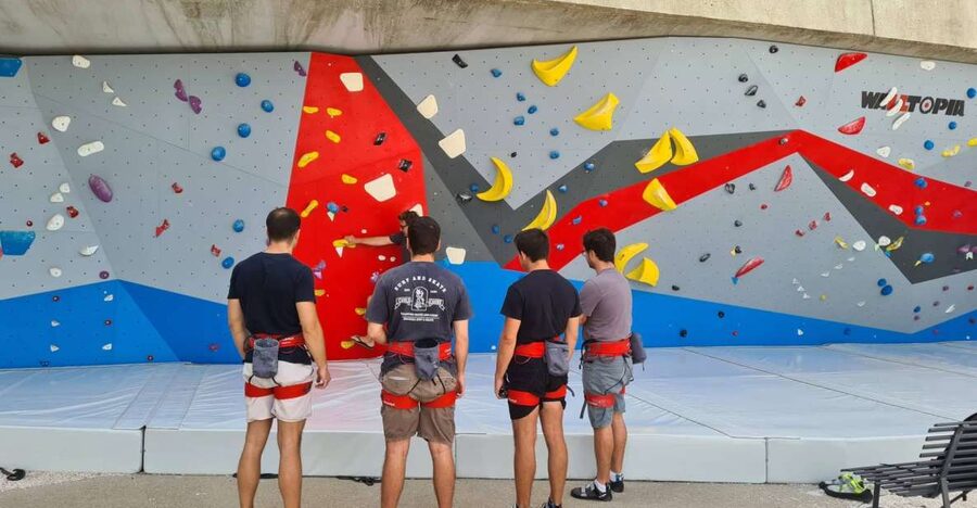 Lisbon: 25 de Abril Bridge Guided Climbing Experience - Choosing the right course: beginner climbing vs. middle-level rope skills