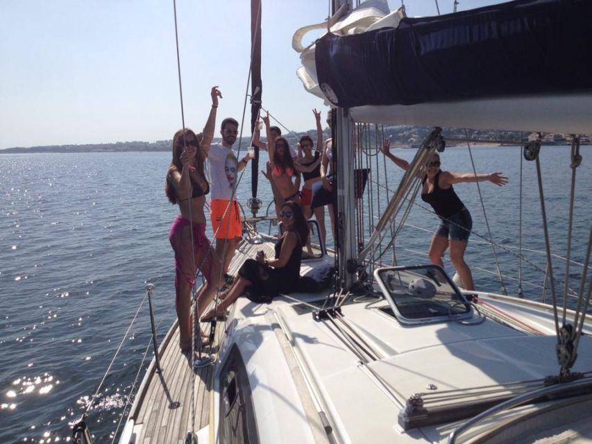 Lisbon 2H Private Tour by SAILBOAT / SAIL / POWER CATAMARAN - Key Points at a Glance