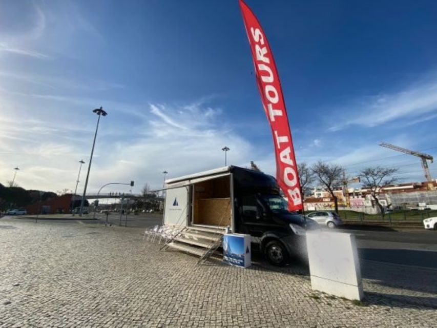 Lisbon 2H Private Tour by SAILBOAT / SAIL / POWER CATAMARAN - Entering the Day at Doca do Bom Sucesso Marina