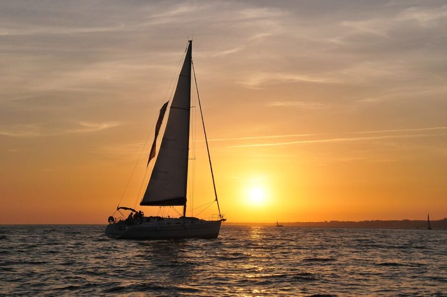 Lisbon 2H Private Tour by SAILBOAT / SAIL / POWER CATAMARAN - Two Hours, Private Pace: What the Cruise Time Really Means