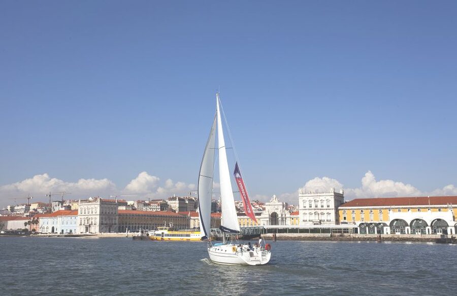 Lisbon 2H Private Tour by SAILBOAT / SAIL / POWER CATAMARAN - Sunset Tours: The Extra Fee and the Real Payoff