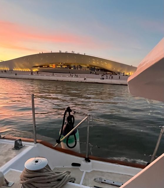 Lisbon: 2H Sunset Boat Cruise Tour with Drinks - Key highlights worth planning around