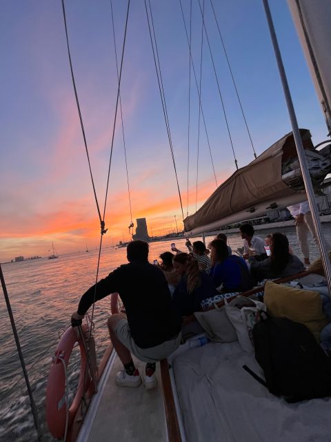 Lisbon: 2H Sunset Boat Cruise Tour with Drinks - Practical meeting point: where to find Treino de Mar quickly