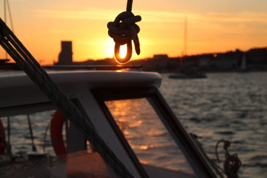 Lisbon: 2H Sunset Boat Cruise Tour with Drinks - The route: Treino de Mar to Lisbon’s waterfront monuments (and what you actually see)