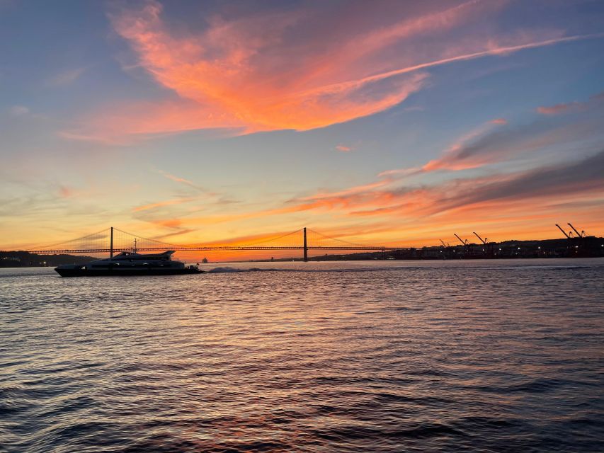 Lisbon: 2H Sunset Boat Cruise Tour with Drinks - Cristo Rei, Alfama, and the long golden stretch of city lights