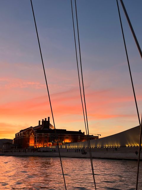 Lisbon: 2H Sunset Boat Cruise Tour with Drinks - Who should book this cruise (and who might skip it)