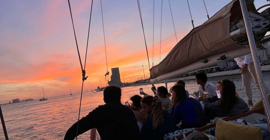 Lisbon: 2H Sunset Boat Cruise Tour with Drinks - The drinks and Portuguese bites: a real aperitivo, not snacks in name only