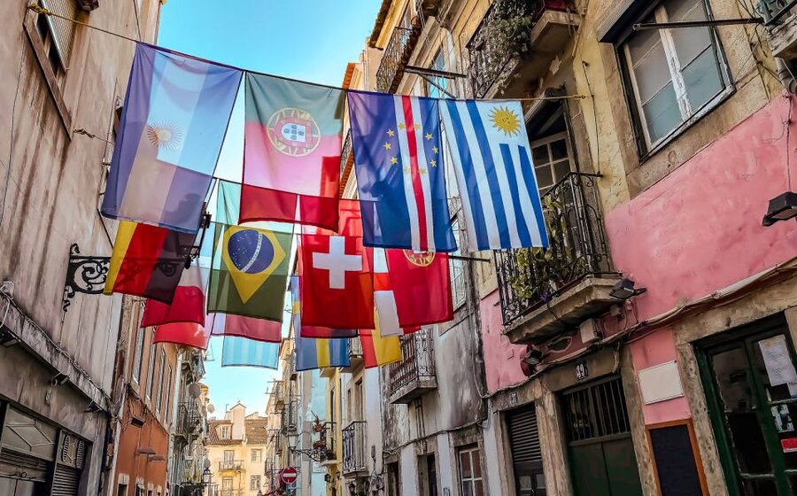 Lisbon: 3-Hour Historical Tour - Traditional stores: seeing Lisbon as a daily place