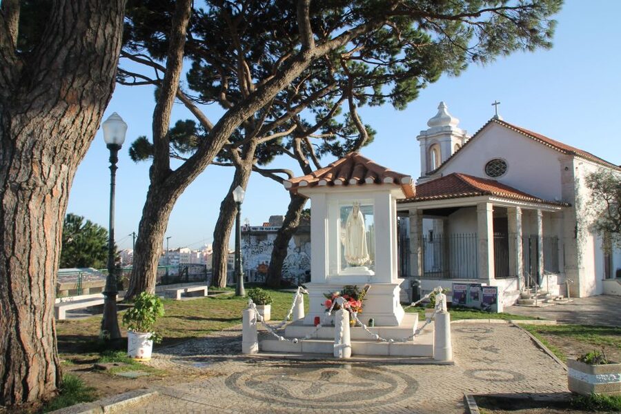 Lisbon: 3-Hour Sightseeing Tuk-Tuk Tour with Free Pickup - Alfama and Graça: The Old-Quarter Feeling, Without Getting Lost