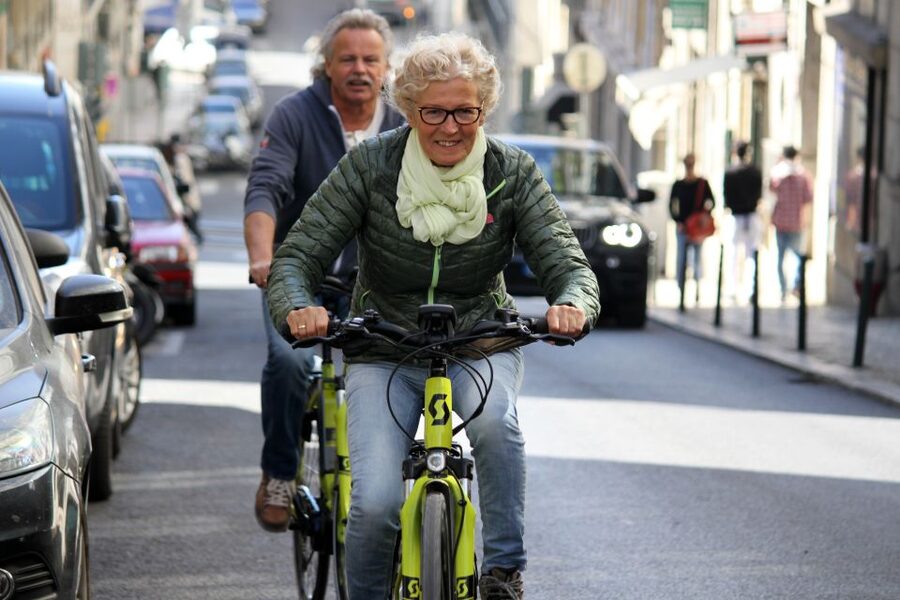 Lisbon: 3-Hour Tour by E-Bike - Guides, storytelling, and that safety-first bike leadership