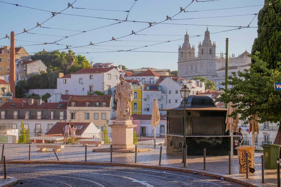 Lisbon: 3-hour tour in German to all viewpoints with a local guide - High ground at Nossa Senhora do Monte (and why the coffee pause helps)