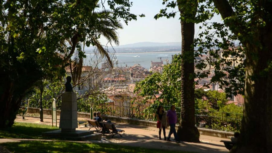 Lisbon: 3-hour tour in German to all viewpoints with a local guide - Working the center: Baixa, Praça do Comércio, Arco da Rua Augusta, and Pink Street