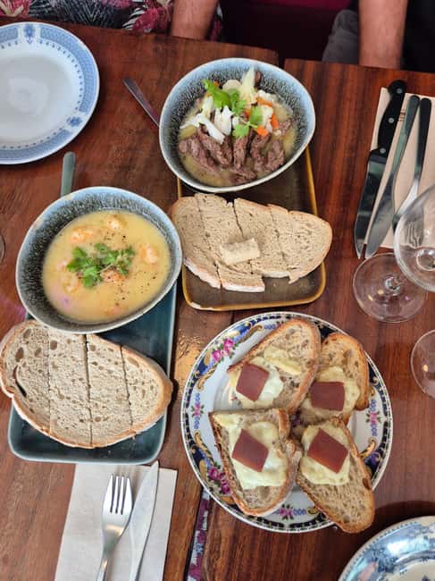 Lisbon: 3-hour tour in German to all viewpoints with a local guide - Optional tastings and the food stop reality