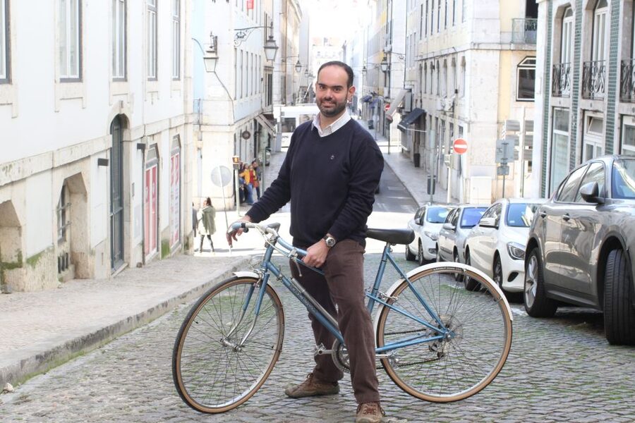 Lisbon: 3-Hour Vintage Bike Tour - Monument to the Discoveries: learning on the move