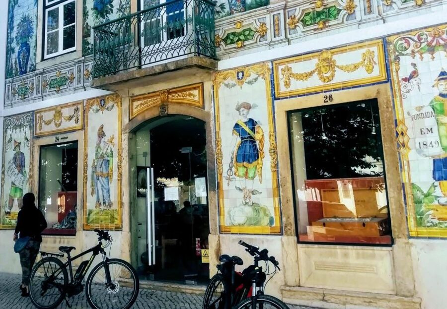 Lisbon: 7 Hills Panoramic Guided Tour by E-Bike - Senhora do Monte: the climb that turns into a viewpoint
