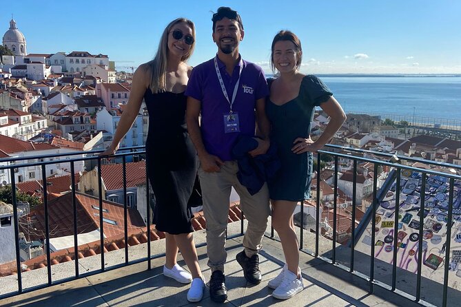 Lisbon 7 Hills Private TukTuk Tour: Best Views & Iconic Landmarks - Where you start (and how to find your guide without stress)