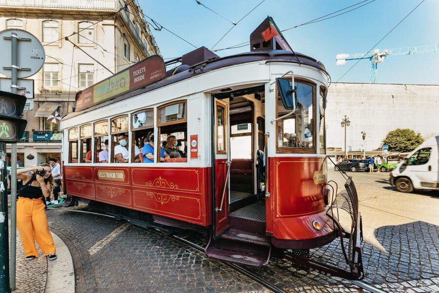 Lisbon: 72/96-Hour Hop-On Hop-Off Bus, Tram & Boat Ticket - Modern Lisbon (Purple Line): Oriente Energy and East-Side Sights